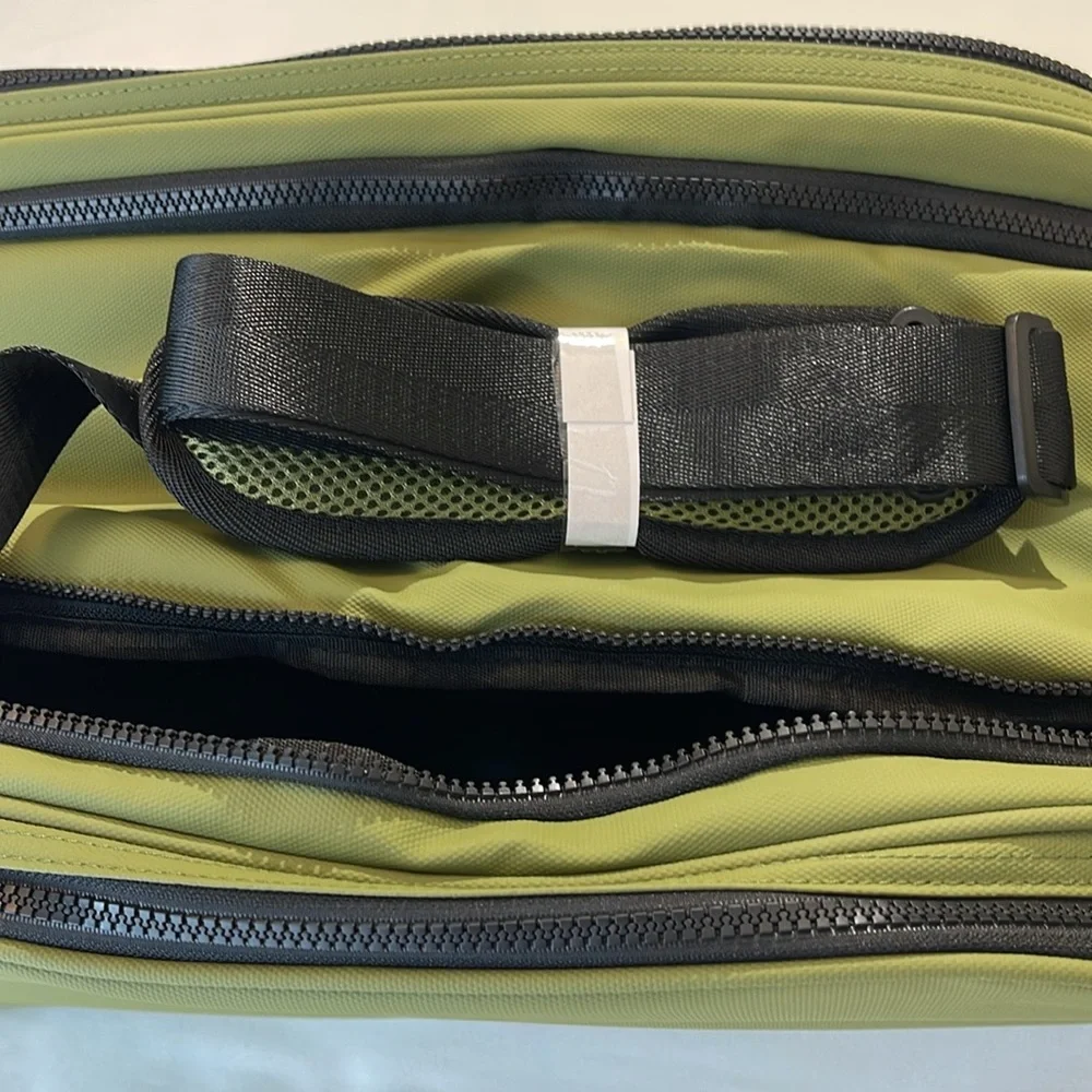 ATLEY JAMES DUFFEL  Bag with Durable Fabric and Zipper , LOTS OF COMPART…